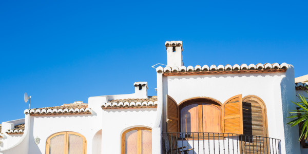 Pintar Fachadas de Casas Unifamiliares / Chalets en Teruel · Pinturas para Pintado de Fachadas Metálicas o de Hormigón