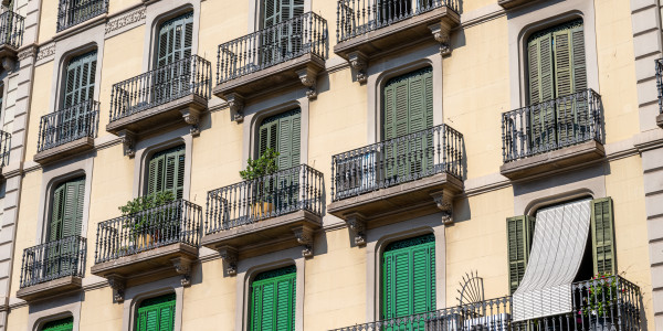 Pintar Fachadas y Patios de Luces de Comunidades Vecinos / Propietarios en Teruel · Reparación y Preparación de Superficies